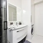 Apartment Garden Retreat - Free Parking & Cozy Yard Апартаменты *