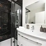 Apartment Garden Retreat - Free Parking & Cozy Yard Задар