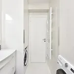 Апартаменты Apartment Garden Retreat - Free Parking & Cozy Yard