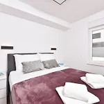 Apartment Garden Retreat - Free Parking & Cozy Yard Апартаменты Задар