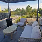 Apartment Garden Retreat - Free Parking & Cozy Yard * Задар
