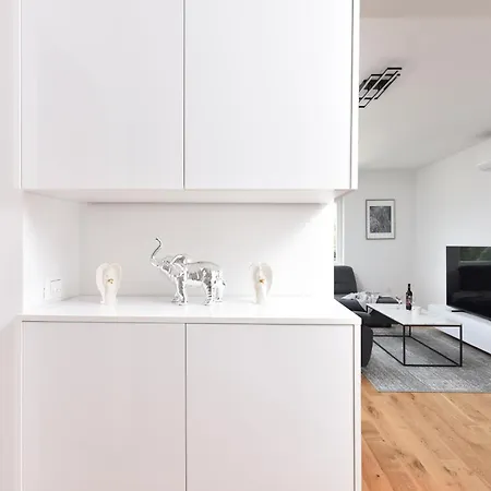 Garden Retreat - Free Parking & Cozy Yard * זאדאר
