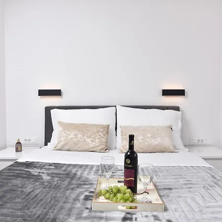 아파트 Garden Retreat - Free Parking & Cozy Yard