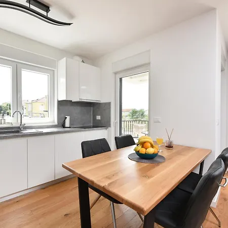 דירה Garden Retreat - Free Parking & Cozy Yard