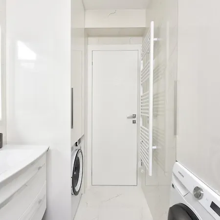 아파트 Garden Retreat - Free Parking & Cozy Yard