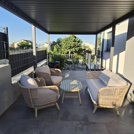 Garden Retreat - Free Parking&cozy Yard Apartament