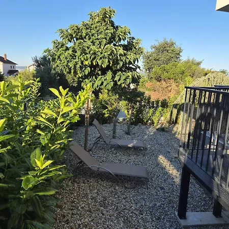 Garden Retreat - Free Parking&cozy Yard Apartament *