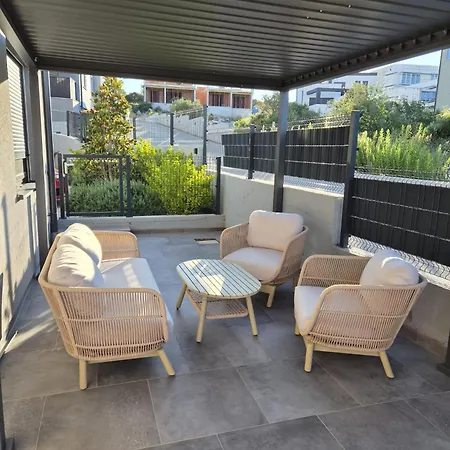 Garden Retreat - Free Parking&cozy Yard